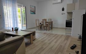 One Bedroom Apartment Gogo With Private Parking