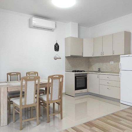 One Bedroom Apartment Gogo With Private Parking Neum Exterior foto