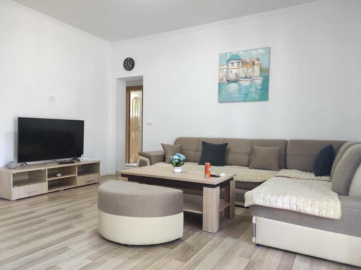 One Bedroom Apartment Gogo With Private Parking Neum Exterior foto