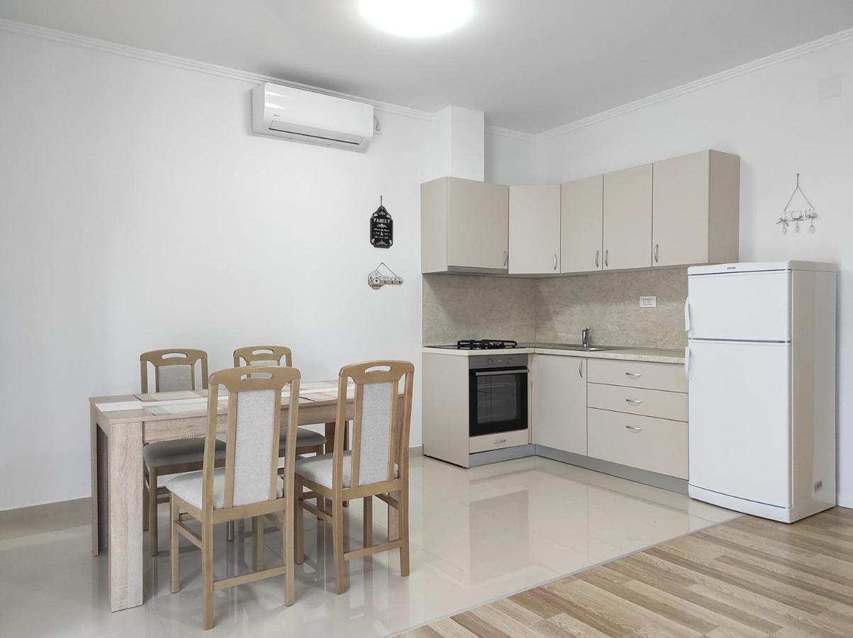 One Bedroom Apartment Gogo With Private Parking Neum Exterior foto